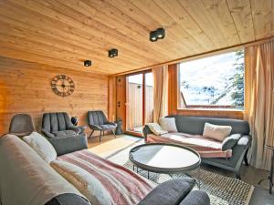 Chalet familial rénové avec jacuzzi, accès piste, ski room - FR-1-613B-42
