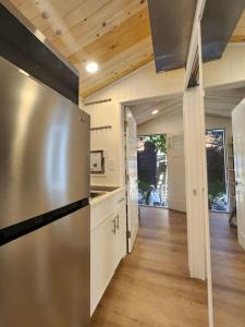 1BD 1BA tiny house with in-unit washer and dryer near Kaiser