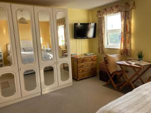 Sunny room in Old Emsworth Village in private house