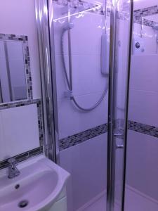 Sunny room in Old Emsworth Village in private house