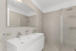Villa Daleo with heated pool and jacuzzi near Porec 