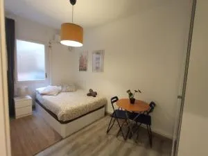 Private rooms on Tamarit street - 略夫雷加特河畔奥斯皮塔莱特