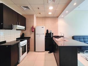 One Bedroom Apartment at Royal Oceanic JBR by Al Sarya Holiday Home