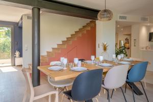 Piscine, clim, terrain de pétanque et jeux enfants