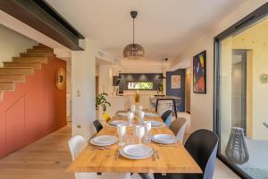 Villas Piscine, clim, terrain de petanque et jeux enfants : photos des chambres