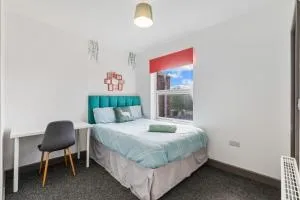 Silver Stag Properties, Large 5 Bedroom property with 5 Bathrooms - Castle Gresley