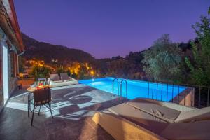 Villa Rose Garden with Private Pool And Jacuzzi