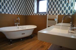 Hotels La Borie d-Helipse : Suite Junior avec Terrasse