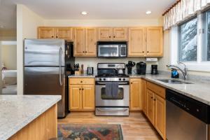 SlopeSide Chalet - Pool, Grill, Hot tub, Views
