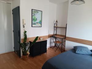 Appartements joli studio idealement situe : photos des chambres