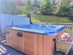 SlopeSide Chalet - Pool, Grill, Hot tub, Views