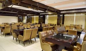 FabHotel Prime Rester Select