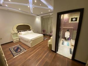 Comfy Basement Apartment with Private Patio and Garden