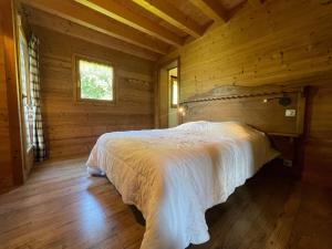 Chalets Chalet Savoyard avec Jardin, Poele a Bois et WIFI - FR-1-624-11 : photos des chambres