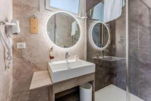 Hotels Hotel Le Grain de Sable : Chambre Triple