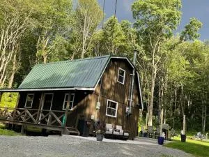 Private Cottage with Hot Tub in the Woods - Stevens Point