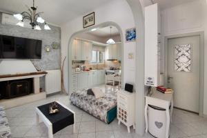 Loggos Seaview Cottage with Private Pool by Konnect