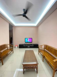 Homestay73 - Parit Raja