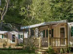 Campings Camping 3 etoiles - Piscine - eeed0b : photos des chambres