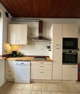 CasaVerde Family House With Duplex Suite