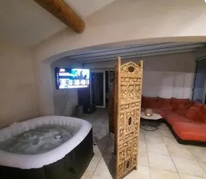 T2 PATIO avec jacuzzi et PISCINE 100m2 au pied du Luberon - 谢瓦布朗克