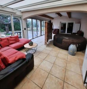 Maisons de vacances T2 PATIO avec jacuzzi et PISCINE 100m2 au pied du Luberon : photos des chambres