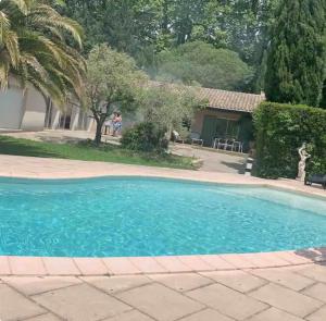 Maisons de vacances T2 PATIO avec jacuzzi et PISCINE 100m2 au pied du Luberon : photos des chambres