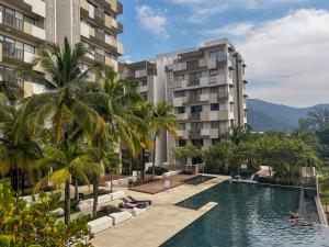 By the Sea- Pool and Sea View