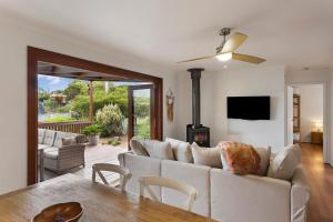 Stylish Zen Bungalow w Firepit + Walk to Beach