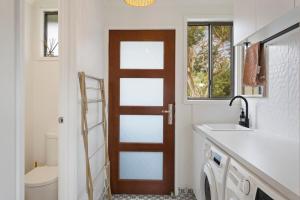 Stylish Zen Bungalow w Firepit + Walk to Beach