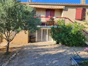 L'étape méditerranéenne logement 4-6 personnes avec parking privé - 贝济耶新城