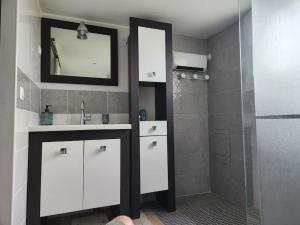 Létape méditerranéenne logement 4-6 personnes avec parking privé