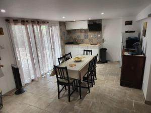 Létape méditerranéenne logement 4-6 personnes avec parking privé
