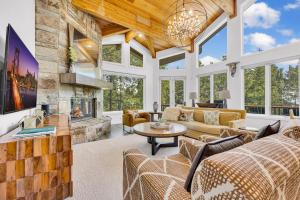 Three-Bedroom Apartment room in Double Eagle Penthouse