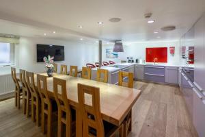 Host & Stay - Sillwood Seafront