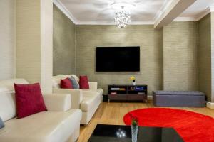 Host & Stay - Sillwood Seafront