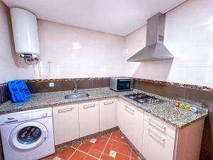 Spacious, swimming pool & proximity to sea