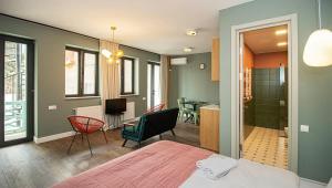 Chic Abanotubani Apt - Prime Location - By Wehost