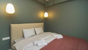 Chic Abanotubani Apt - Prime Location - By Wehost