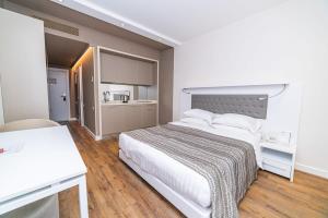 Stylish Apt In Alliance Palace