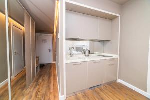 Stylish Apt In Alliance Palace