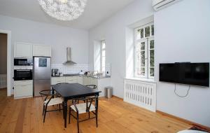 Tranquil 1BR Sololaki Apt - By Wehost