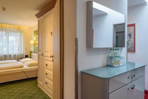 Deluxe Suite with Spa Bath room in Parkhotel Crombach