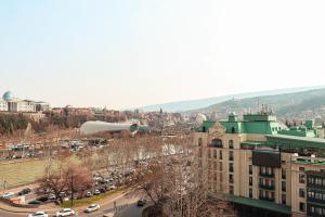 Vintage Mezzanine Apt in City Center - By Wehost