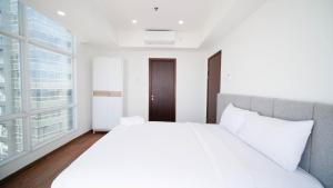 Exclusive and Spacey 3BR at Grand Sungkono Lagoon Apartment By Travelio