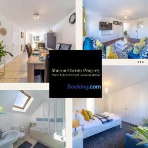 Reams Way 5Bedroom Apt Sleeps 13 in Sittingbourne with Wifi & Free Parking By Maison Christo Property Short Lets & Serviced Accommodation - 锡廷伯恩