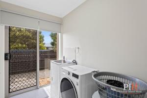 Sleeps 8 Ideal for Fishing Trip