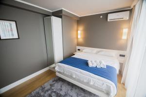 1Bedroom Apartment with balcony and sea view