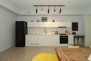 Mtatsminda Cozy Apt: Central & Comfy - By Wehost