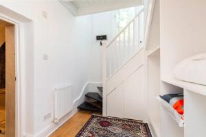Stylishly large Camden apartment B1